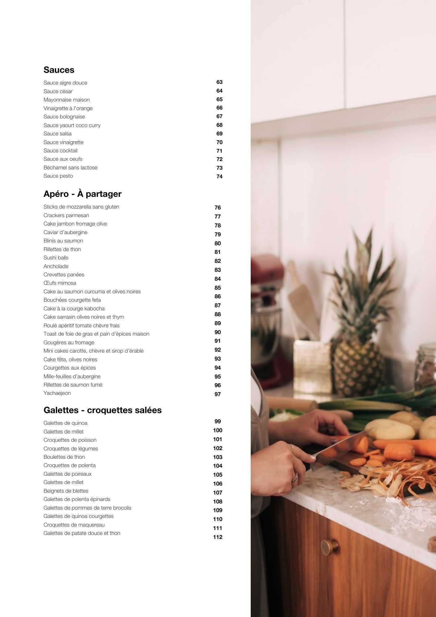 Livre de recettes montrant des recettes low fodmap avec des légumes frais sur un plan de travail