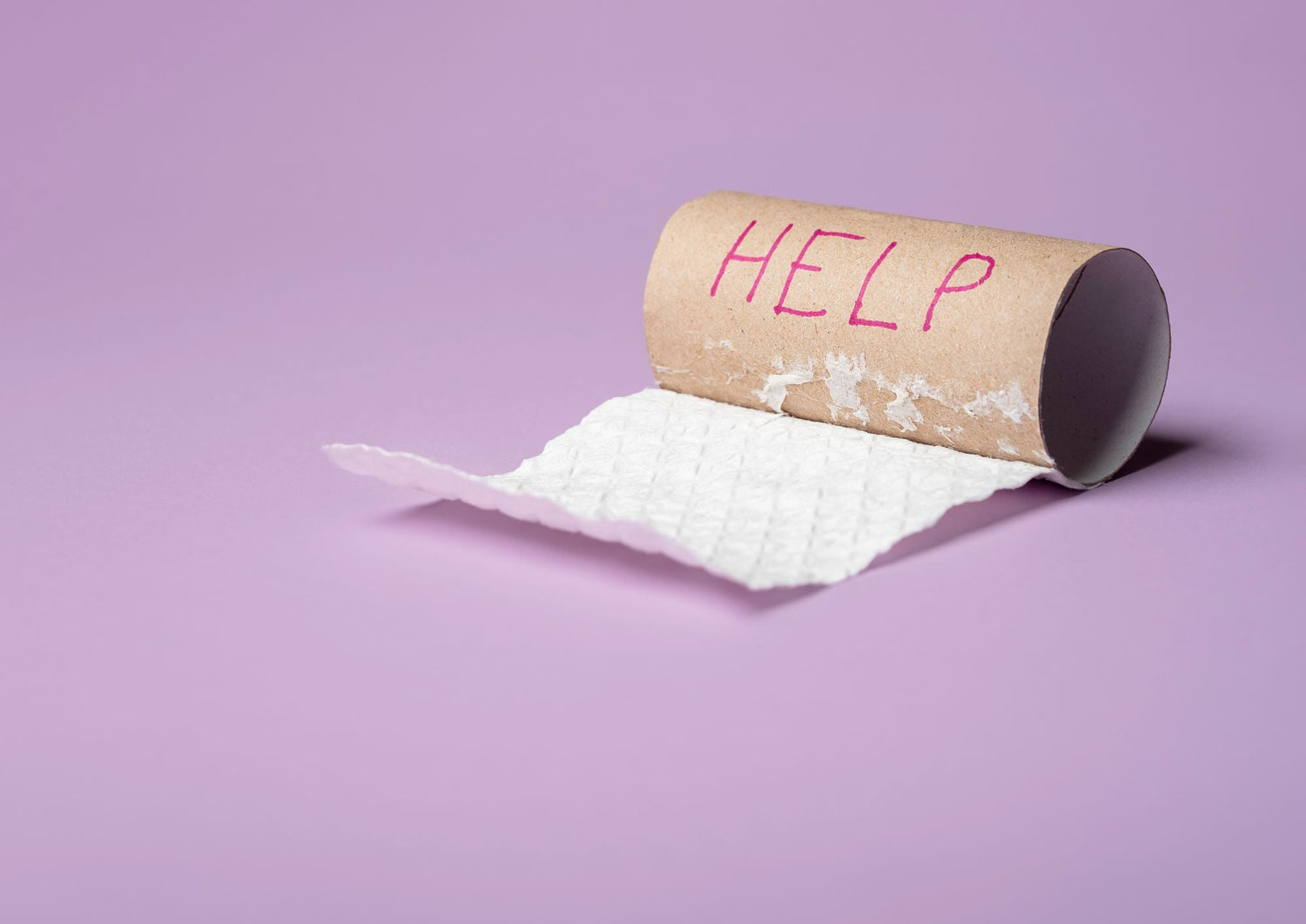 Rouleau de papier avec le mot AIDE sur un fond violet, symbolisant le mode de vie et équilibre global