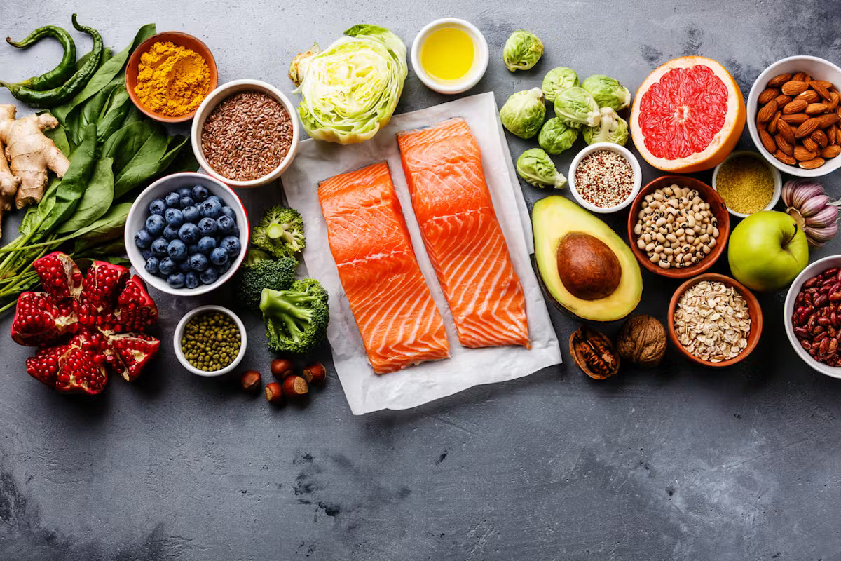 Ingrédients frais pour une alimentation saine, illustrant les bienfaits d’une alimentation anti-inflammatoire