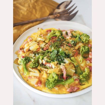 Omelette colorée avec brocoli et pommes de terre, inspirée par Le festin de l&