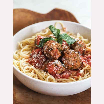 Spaghetti aux boulettes de viande dans une sauce tomate, inspiré par Le festin de l&